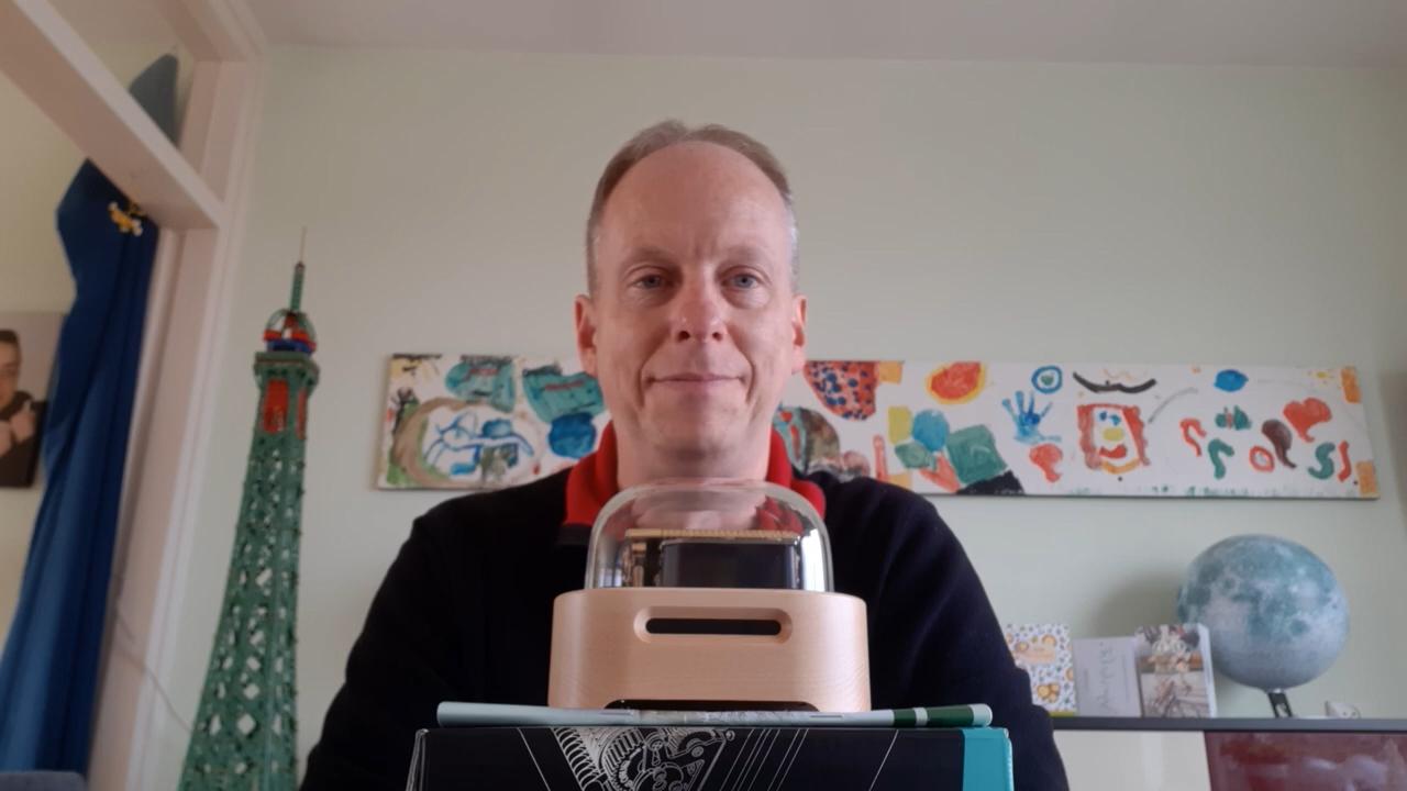 Muro Box的荷蘭客戶與他的淺色版智慧音樂盒