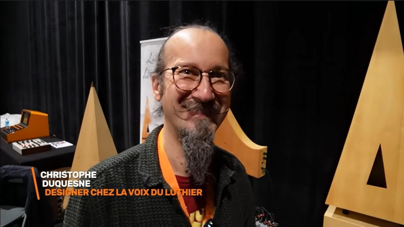 Christophe Duquesne, 是一個樂器師，聲響工程師，還有音樂家. 他在Synthfest 2022 用Muro Box展示使用音樂盒當作樂器。
