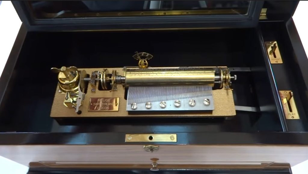 a Reuge 72 note, 15 song music box