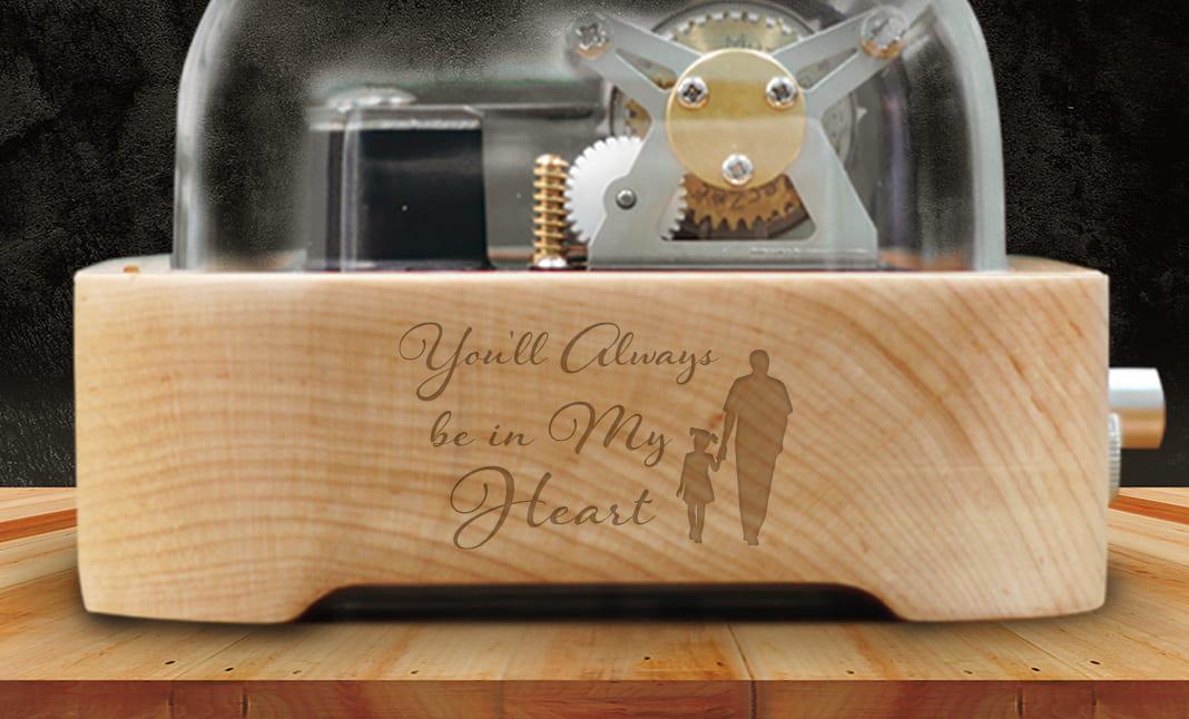 The Muro Box-Lite version does not have a metal plate for engraving, but you can add an extra customized service fee to engrave on the wooden boxes instead.