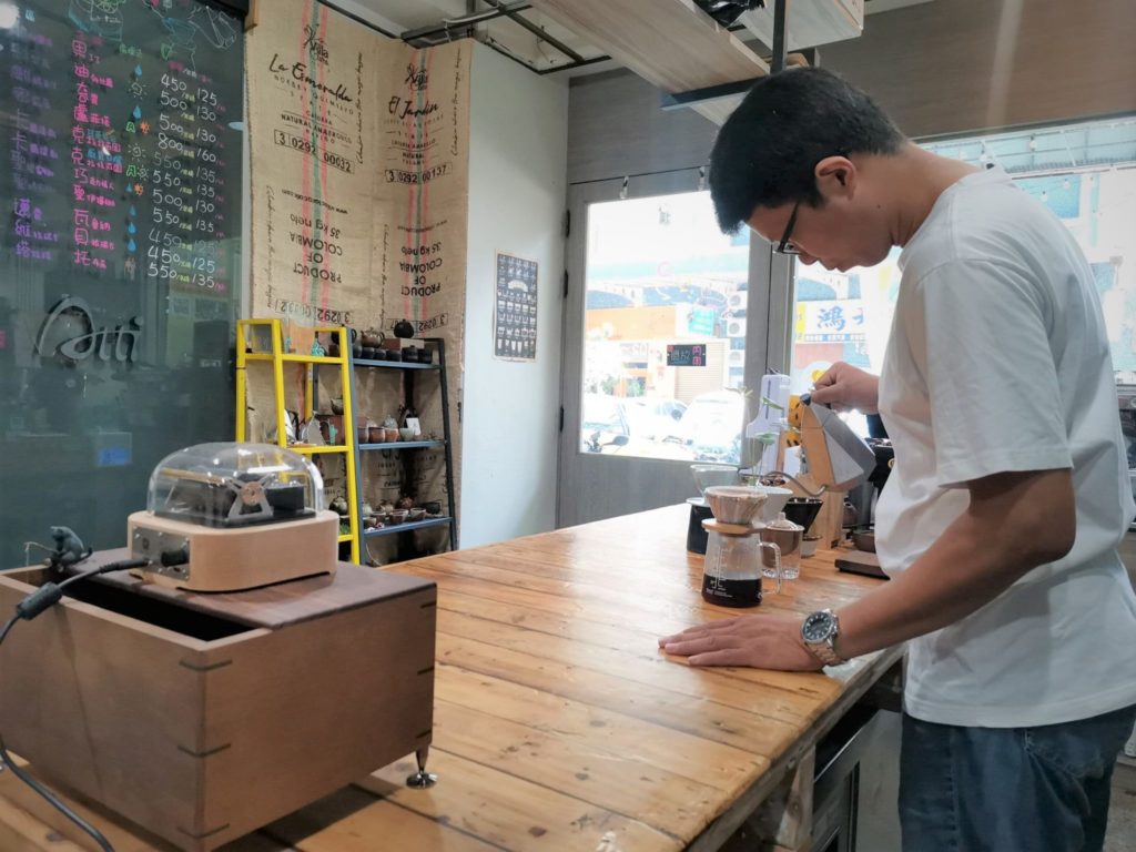 Mr. Lin, the owner of a café in Kaohsiung and his Muro Box-N20. (Muro Box is the first app-controlled and programmable Music Box in the world.)