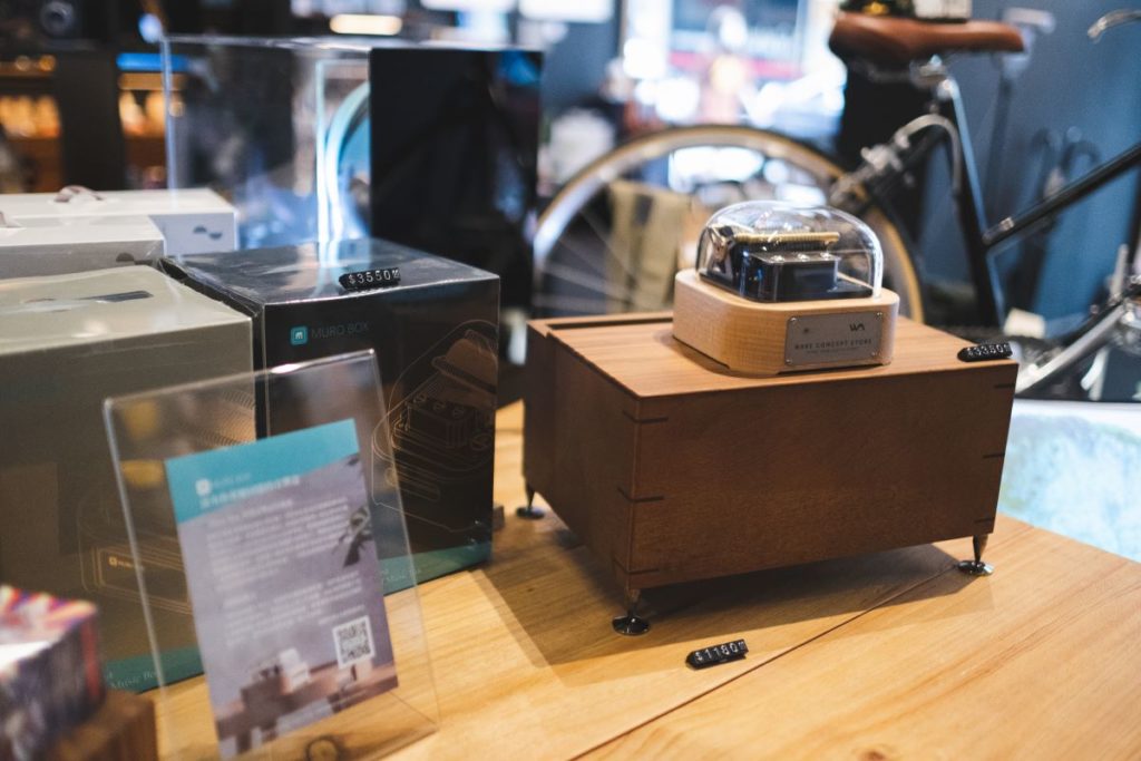 The Wake Concept Store exhibits Muro Box N20 Standard and its resonance box. (Muro Box is the first app-controlled and programmable Music Box in the world.)