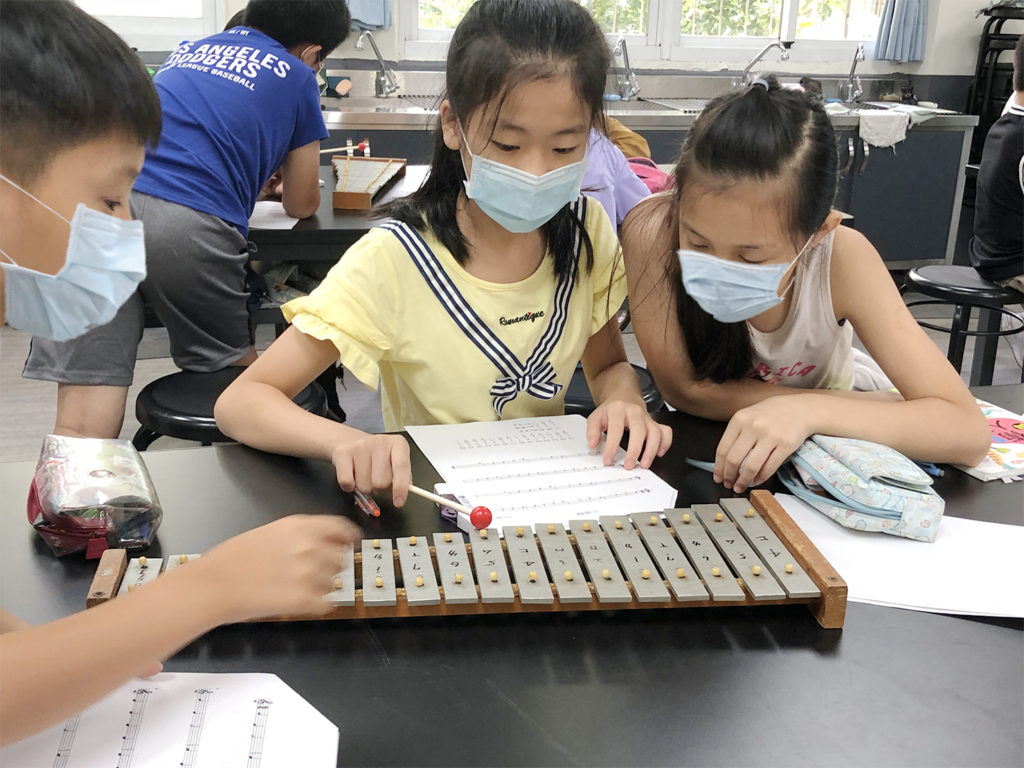 We used an xylophone and a kalimba to help students perceive the correlation between the size of the sounding body and pitch.