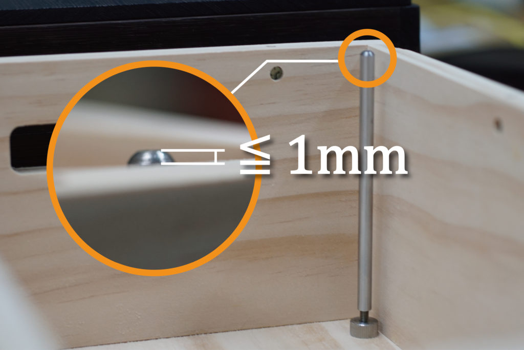 Please adjust the height of the sound post to make sure it is not 1mm taller than the margin of the resonance box. You can compare the height of the sound post with the resonance box by aligning it with the wall of the resonance box, and then move the sound post to the position you want it to be.