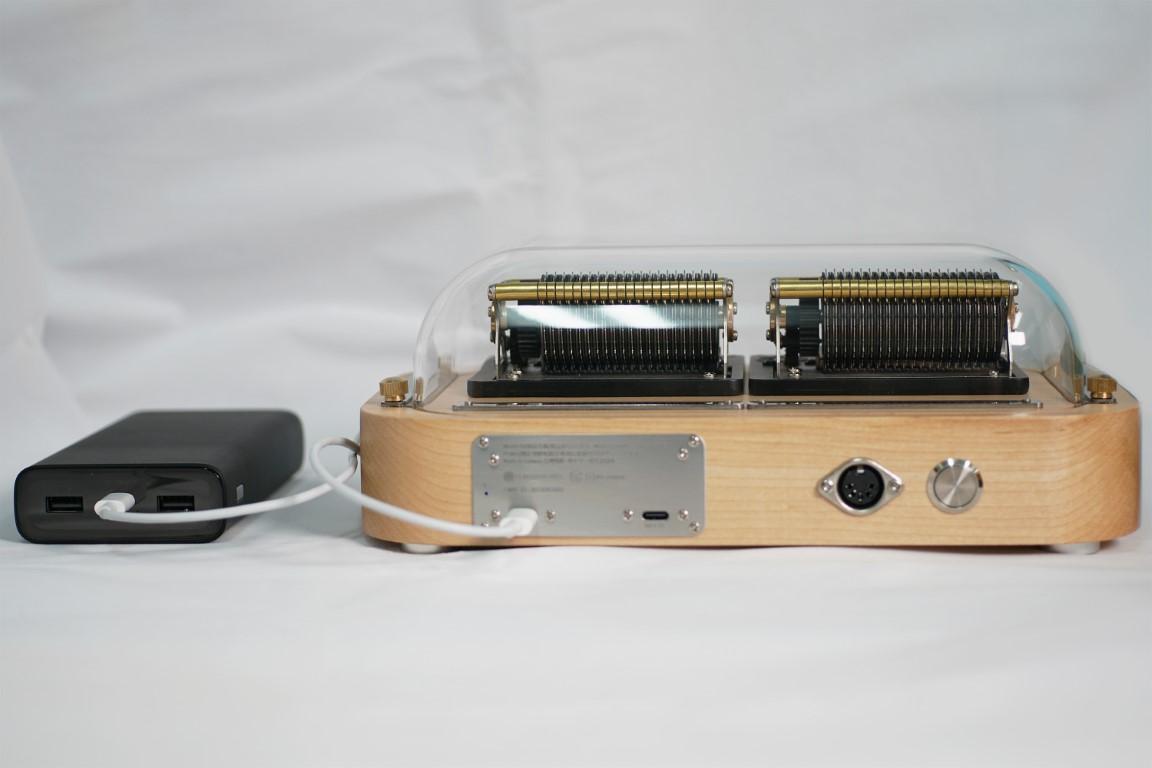 The Muro Box-N40 Standard music box can be connected to a portable power bank, making it easy to take and display on the go.