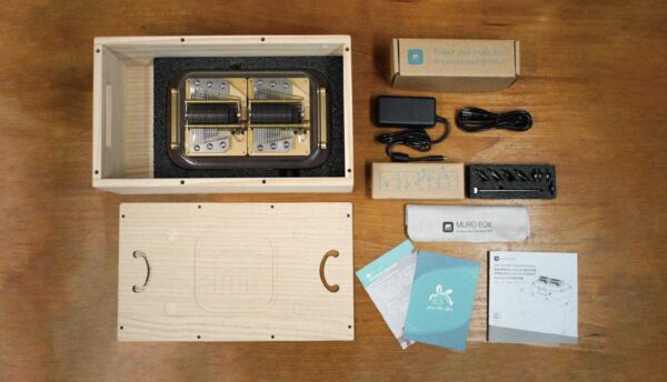 The design of the N40 music box incorporates the resonance box as the shipping container for the product, allowing for the storage of all the accessories needed for using the music box inside the resonance box.