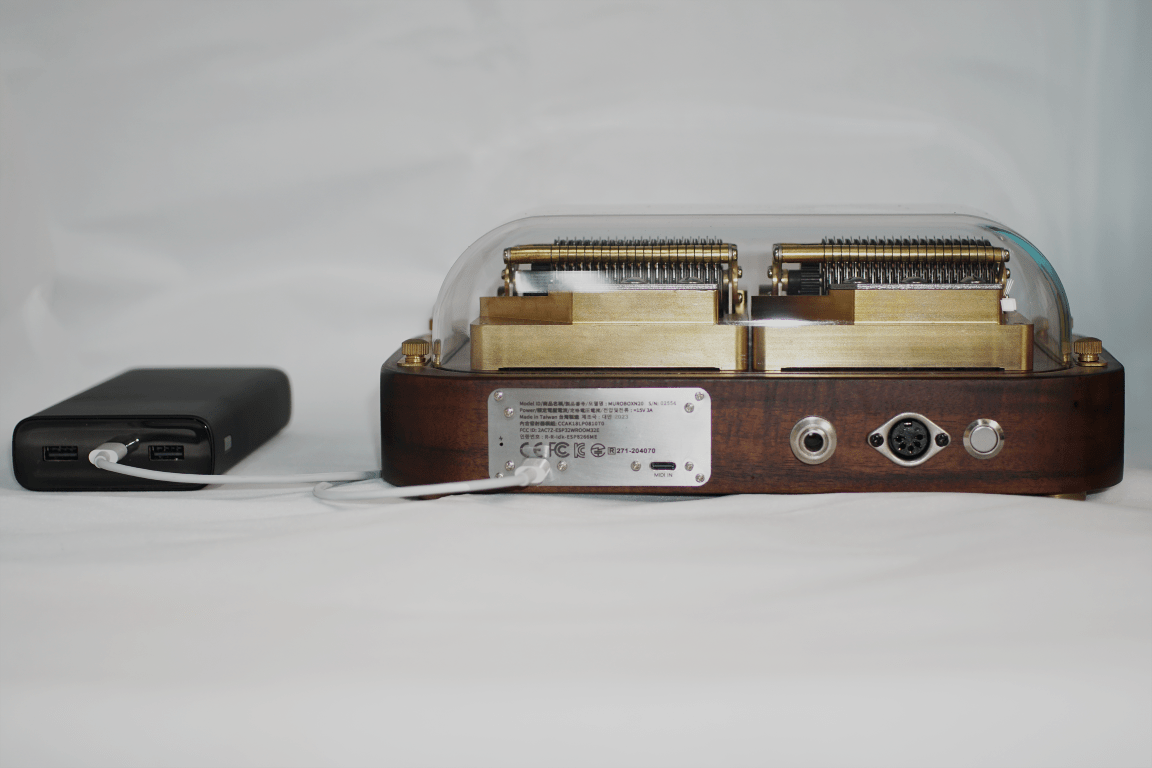 The Muro Box-N40 Sublime music box can be connected to a portable power bank, making it easy to take and display on the go.