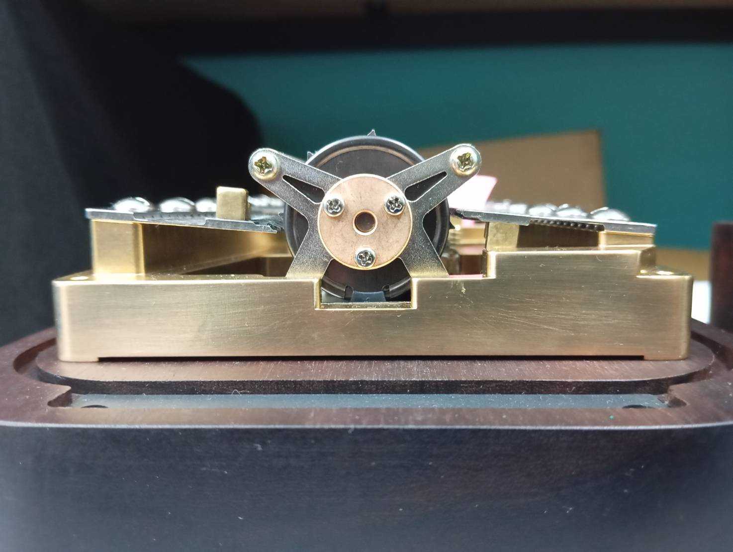オルゴールの音質を支える縁の下の力持ち－ベース - Muro Box