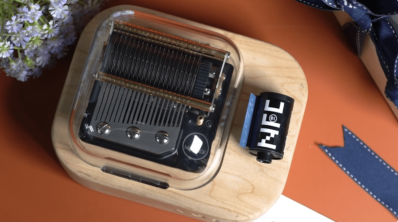 Read more about the article 實體化你的音樂回憶：智慧音樂盒 Muro Box-N20 Lite Go (用NFC相片膠捲啟動音樂盒演奏自訂曲目)