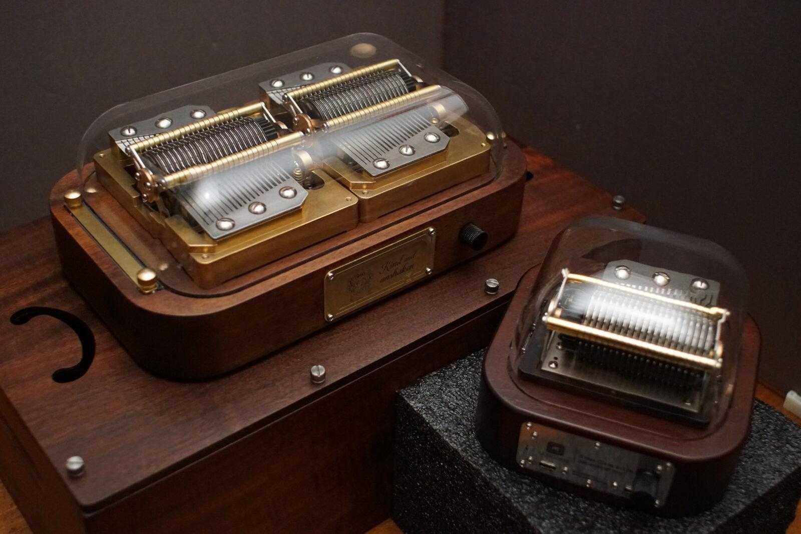 Chris 收藏的 Muro Box N40 穆風與 N20 標準版音樂盒，並排展示於桌面