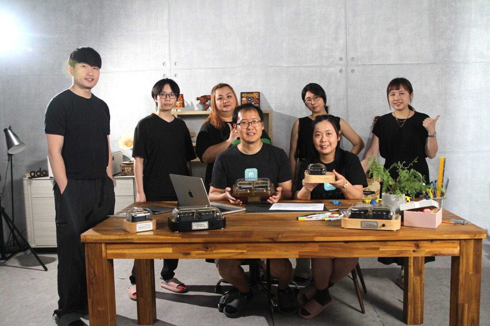 Muro Box 團隊拍攝2025年的N20 Lite Go主影片時在書房場景合影留念