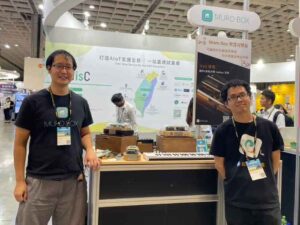 這是我們團隊2023年參展AIOT時的紀錄照片，照片中有Muro Box-N40 穆風，N40標準版，以及N20標準版音樂盒