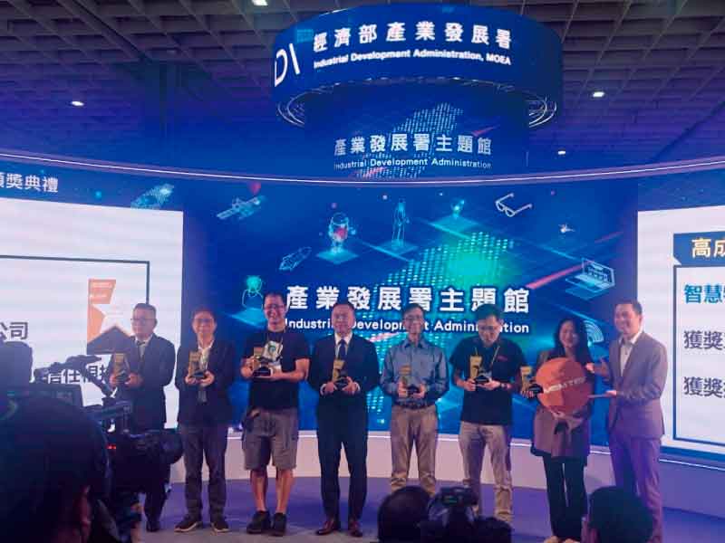 Muro Box 創辦人所獲得的獎項名稱：AIoT生態系產業貢獻獎