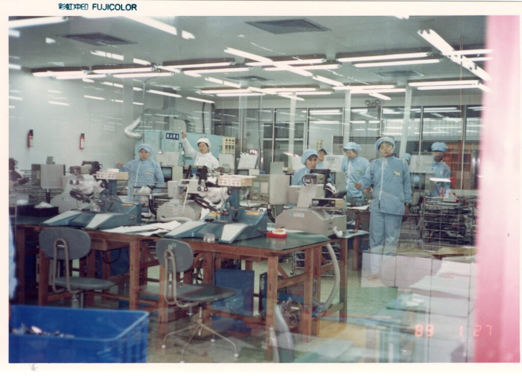 協櫻電子產線的無塵室，用於裸片IC的引線接合工序。音樂鈴品牌竟也曾擁有半導體級設備。