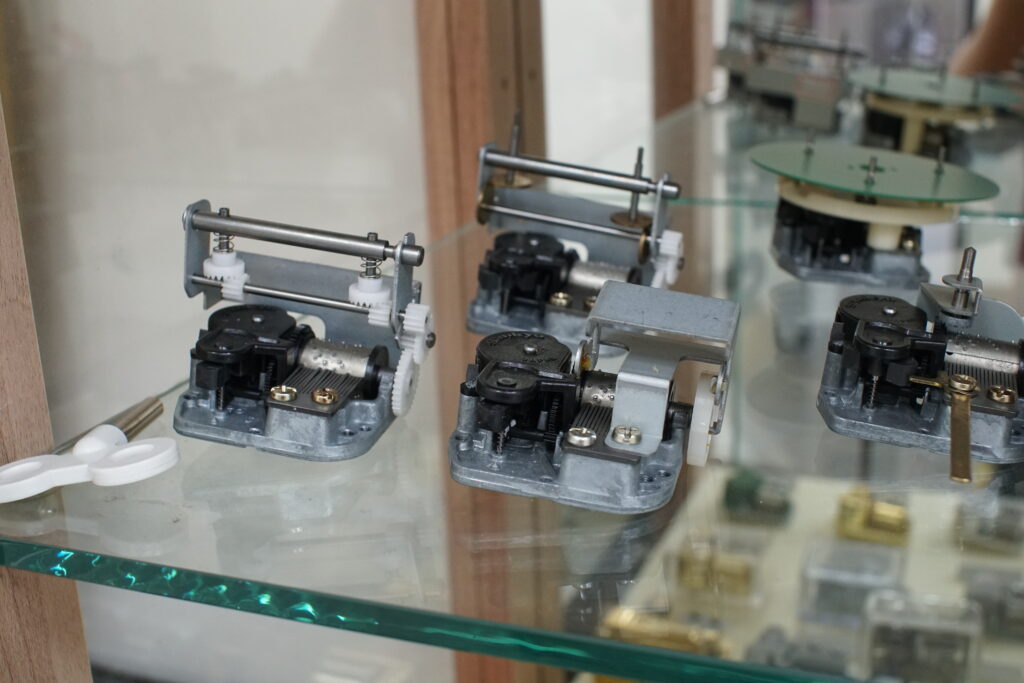 各種3S音樂鈴機芯的延伸機種。從外觀可見不同安裝方式與應用場景的設計差異。