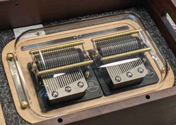 智慧音樂盒Muro Box-N40的專屬共鳴箱有針對收納完整音樂盒機台與所有配件設計，整體防撞強度與節省包裹體積的設計都很用心。