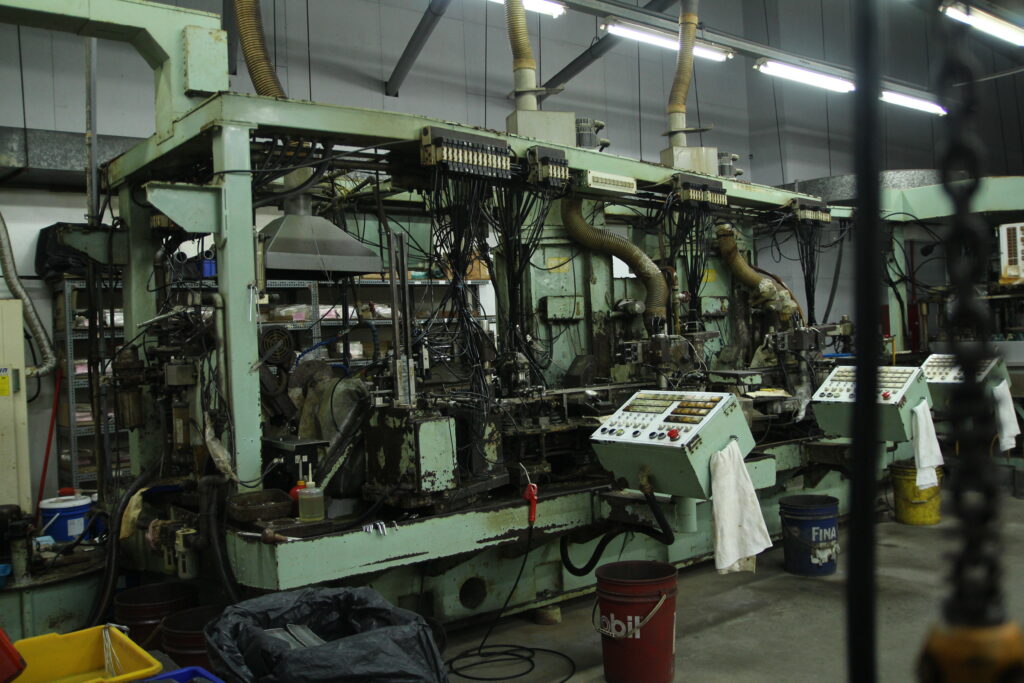 位於台灣協櫻廠區的震動板自動調律機，至今已服役超過30年。