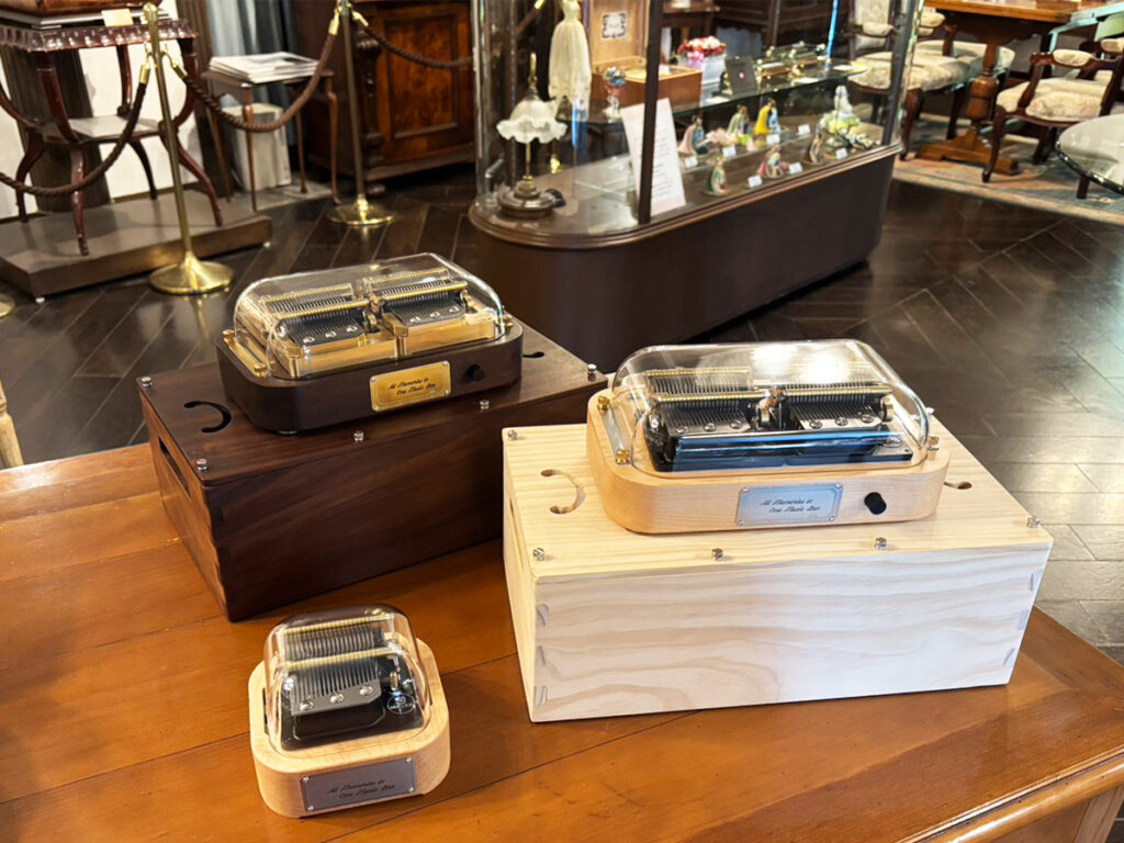 The Kyoto Arashiyama Music Box Museum currently exhibits three programmable music box models: N40 Sublime, N40 Standard, and N20 Standard.