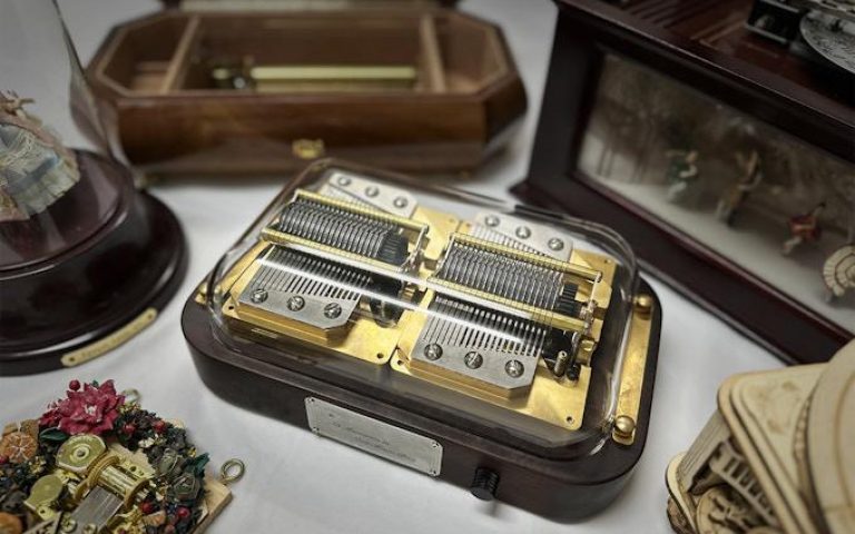 Muro Box - Your Customized Melodies on Music Box